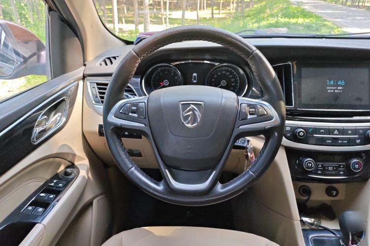 Used Baojun 730 2016 1.5L Manual Luxury Edition 7 Seats Steering Wheel