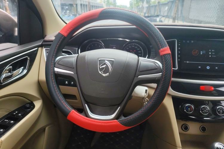 Used Baojun 730 2016 1.5L Manual Comfort Version 7 Seats China V Emission Standard Steering Wheel