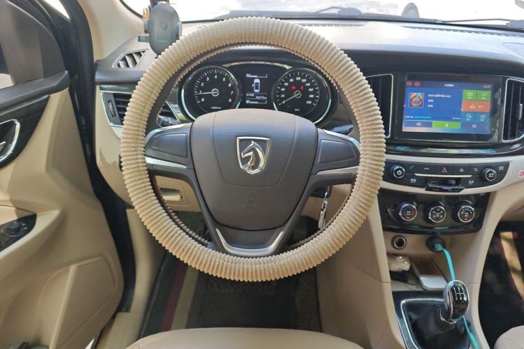 Used Baojun 730 2016 1.5L Manual Comfort Version 7 Seats China V Emission Standard Steering Wheel