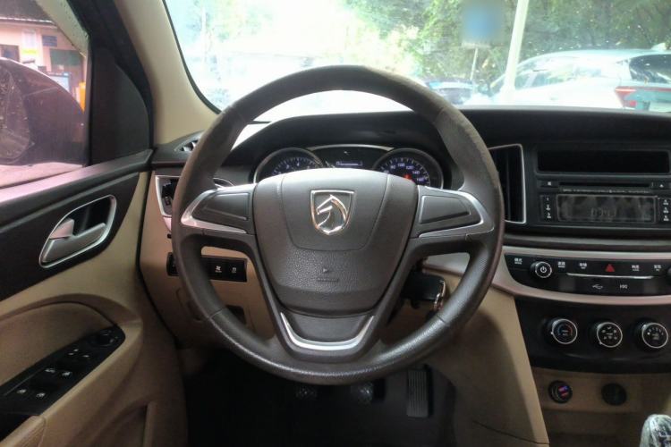 Used Baojun 730 2016 1.5T Manual Standard Version 7 Seats Steering Wheel