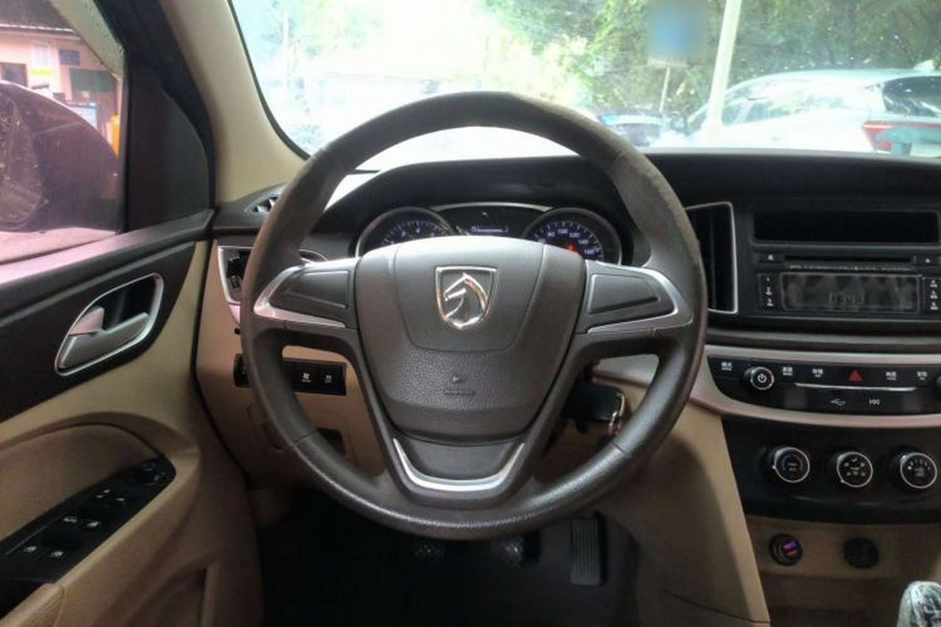Used Baojun 730 2016 1.5T Manual Standard Version 7 Seats Steering Wheel