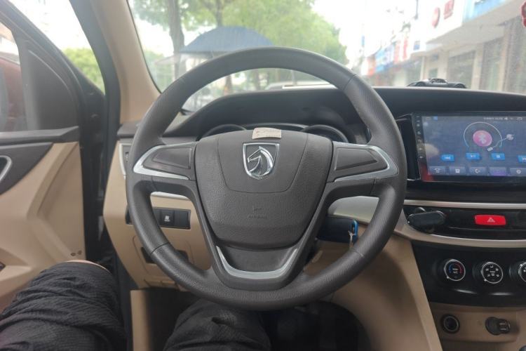 Used Baojun 730 2016 Revised 1.5L Manual Standard Version 7 Seats China V Emission Standard Steering Wheel