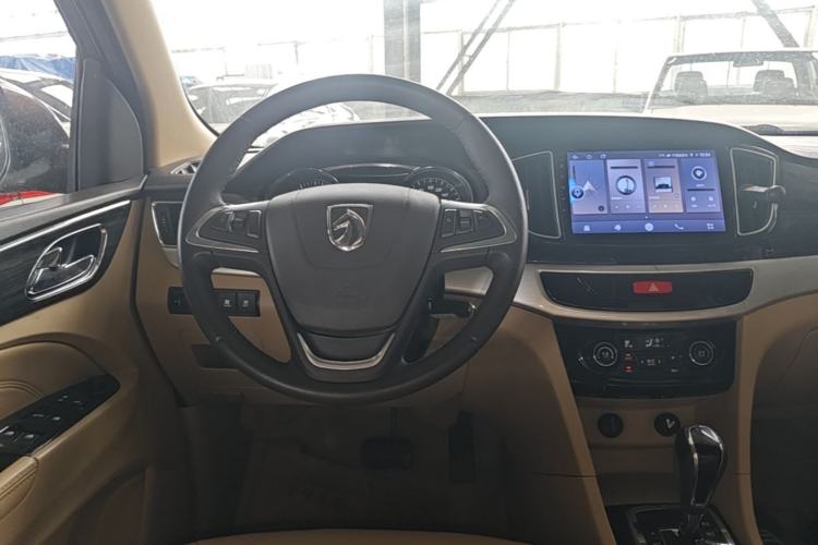 Used Baojun 730 2016 1.8L iAMT Luxury Model 7 Seats Steering Wheel