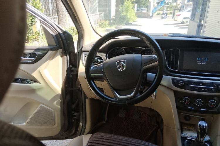 Used Baojun 730 2016 1.5L Manual Comfort Version 7 Seats China V Emission Standard Steering Wheel