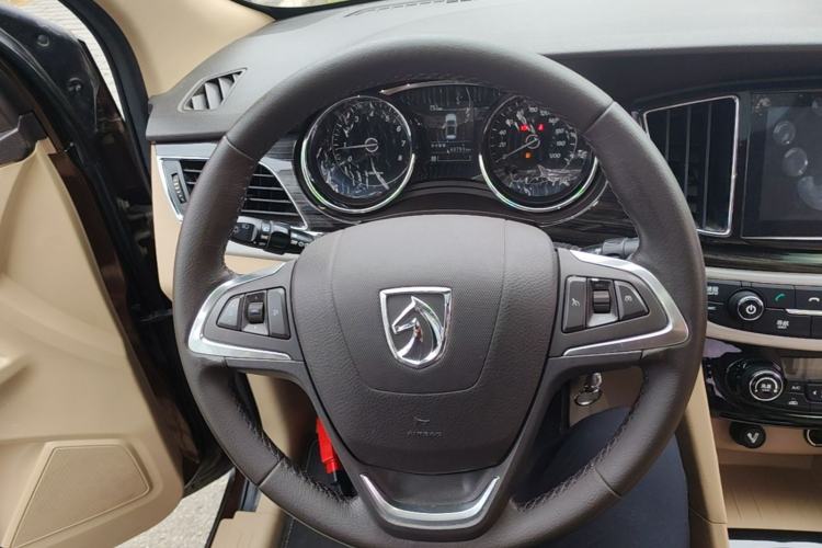 Used Baojun 730 2016 1.5T Manual Luxury Edition 7 Seats Steering Wheel