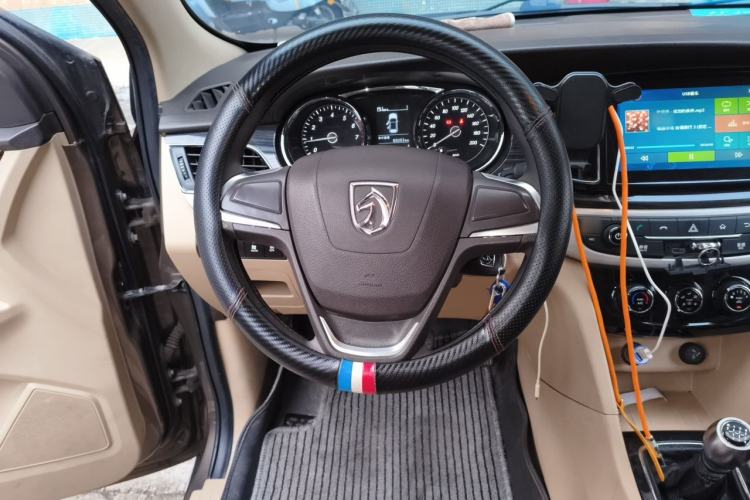 Used Baojun 730 2016 1.5T Manual Comfort Version 7 Seats Steering Wheel