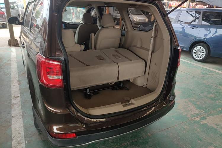 Used Baojun 730 2016 Revised 1.5L Manual Standard Version 7 Seats China V Emission Standard Trunk