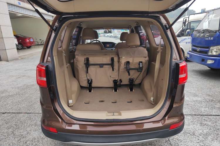 Used Baojun 730 2016 1.8L iAMT Comfort Version 7 Seats Trunk