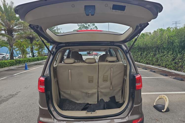 Used Baojun 730 2016 1.5T Manual Luxury Edition 7 Seats Trunk