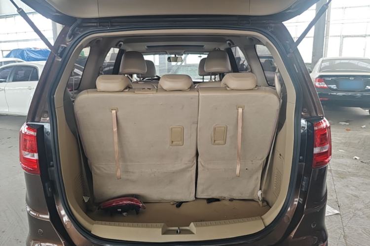 Used Baojun 730 2016 1.8L iAMT Luxury Model 7 Seats Trunk