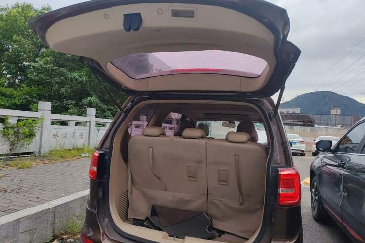 Used Baojun 730 2016 1.5T Manual Luxury Edition 7 Seats Trunk