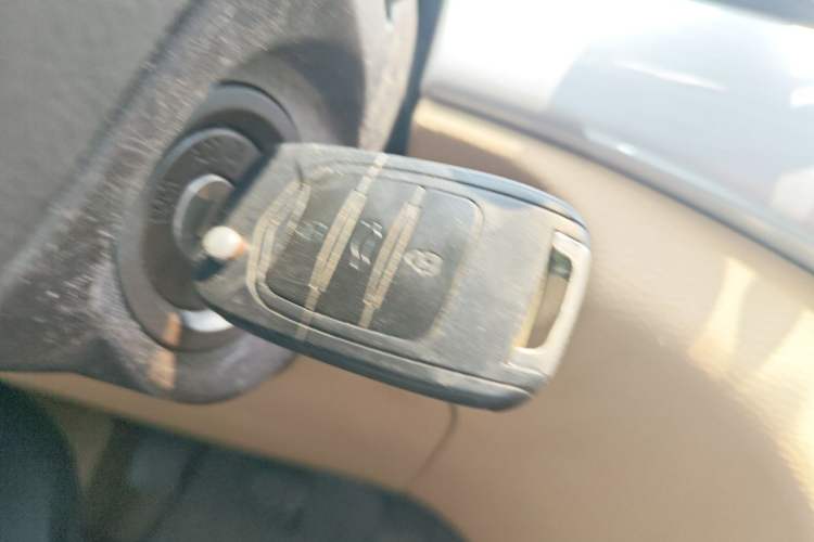 Used Baojun 730 2016 1.5L Manual Comfort Version 7 Seats China V Emission Standard Vehicle Key