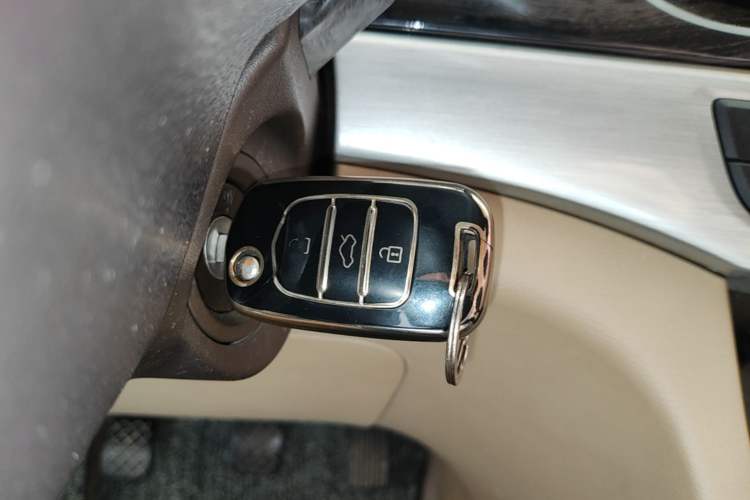 Used Baojun 730 2016 1.8L Manual Comfort Version 7 Seats Vehicle Key