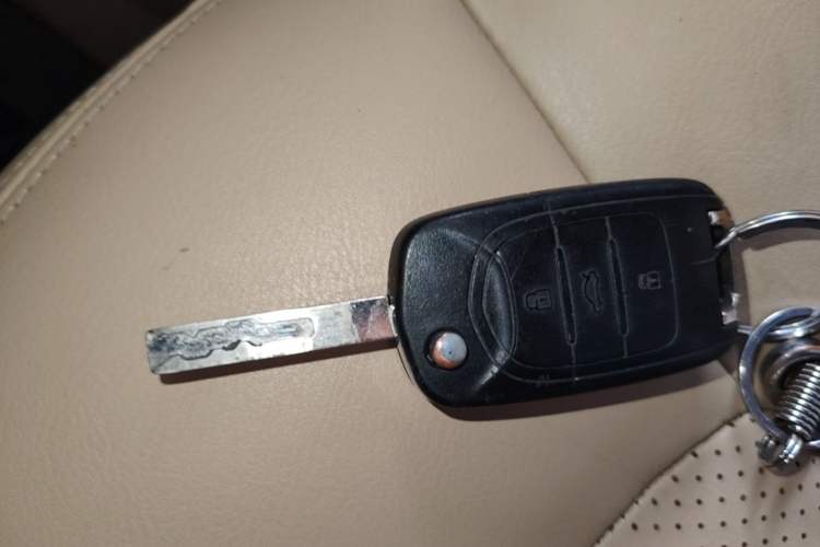 Used Baojun 730 2016 1.5L Manual Comfort Version 7 Seats China V Emission Standard Vehicle Key