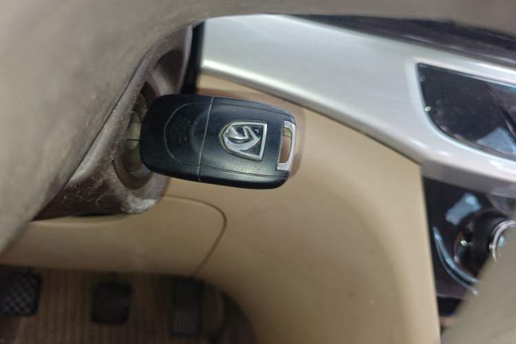 Used Baojun 730 2016 1.5L Manual Comfort Version 7 Seats China V Emission Standard Vehicle Key