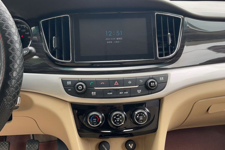 Used Baojun 730 2016 1.5L Manual Comfort Version 7 Seats China V Emission Standard Audio And AC Panel