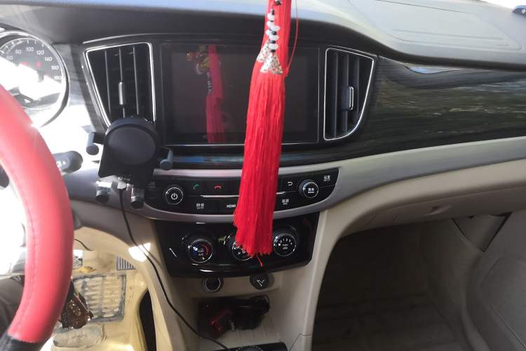 Used Baojun 730 2016 1.5L Manual Comfort Version 7 Seats China V Emission Standard Audio And AC Panel