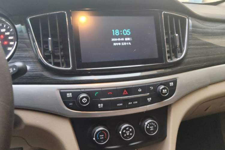 Used Baojun 730 2016 1.5L Manual Comfort Version 7 Seats China V Emission Standard Audio And AC Panel