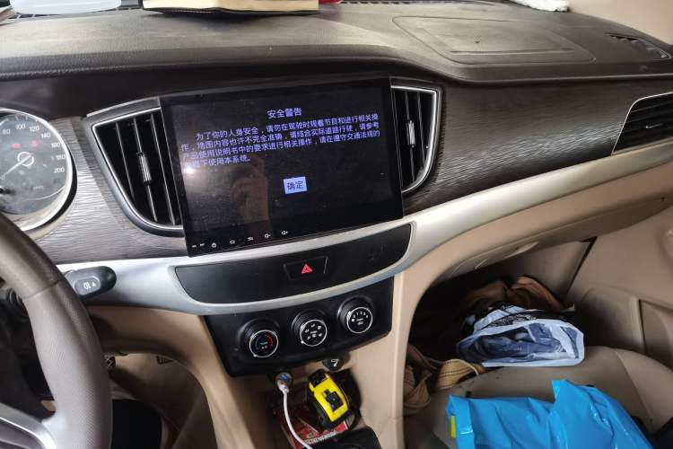 Used Baojun 730 2016 Revised 1.5L Manual Standard Version 7 Seats China V Emission Standard Audio And AC Panel
