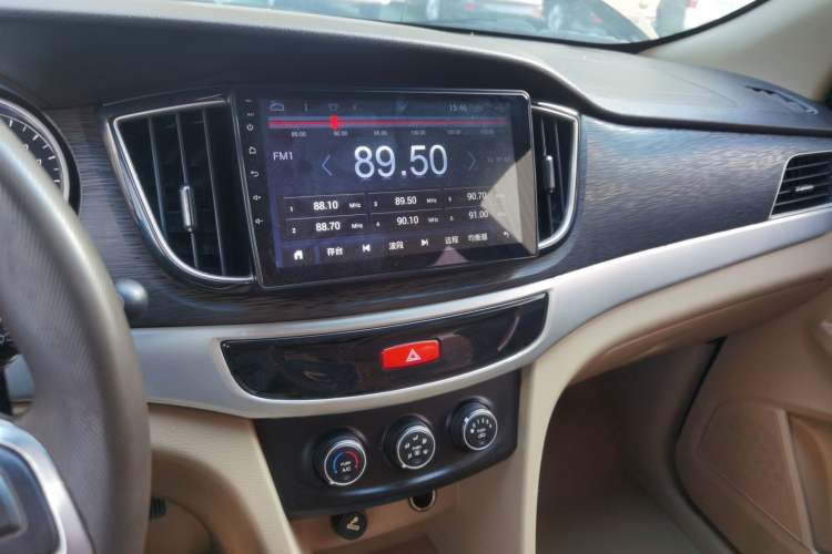 Used Baojun 730 2016 Revised 1.5L Manual Standard Version 7 Seats China V Emission Standard Audio And AC Panel