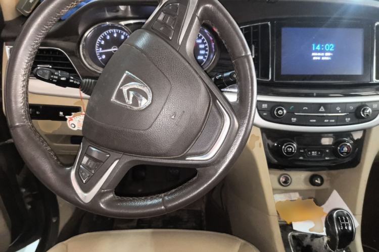 Used Baojun 730 2016 1.5L Manual Comfort Version 7 Seats China V Emission Standard Center Console