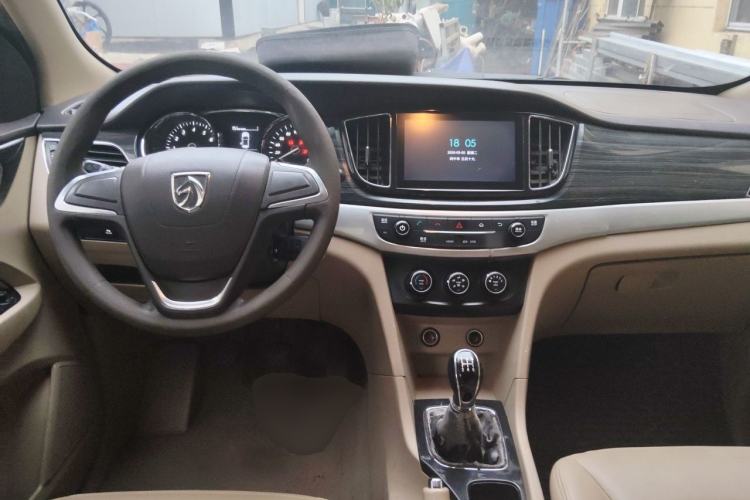 Used Baojun 730 2016 1.5L Manual Comfort Version 7 Seats China V Emission Standard Center Console