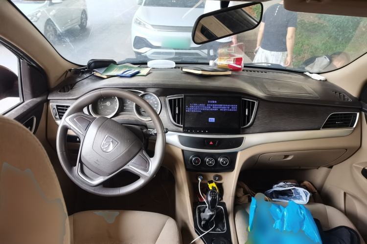 Used Baojun 730 2016 Revised 1.5L Manual Standard Version 7 Seats China V Emission Standard Center Console