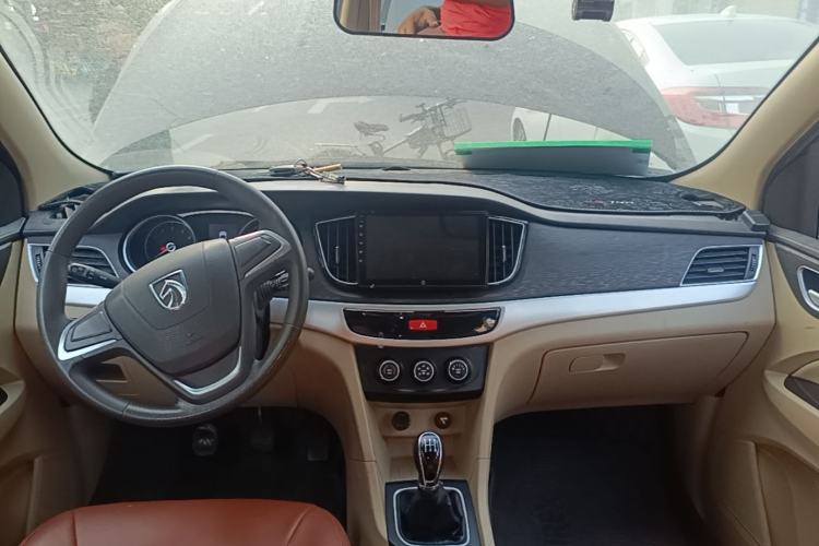 Used Baojun 730 2016 1.5L Manual Value Edition 7 Seats China V Emission Standard Center Console