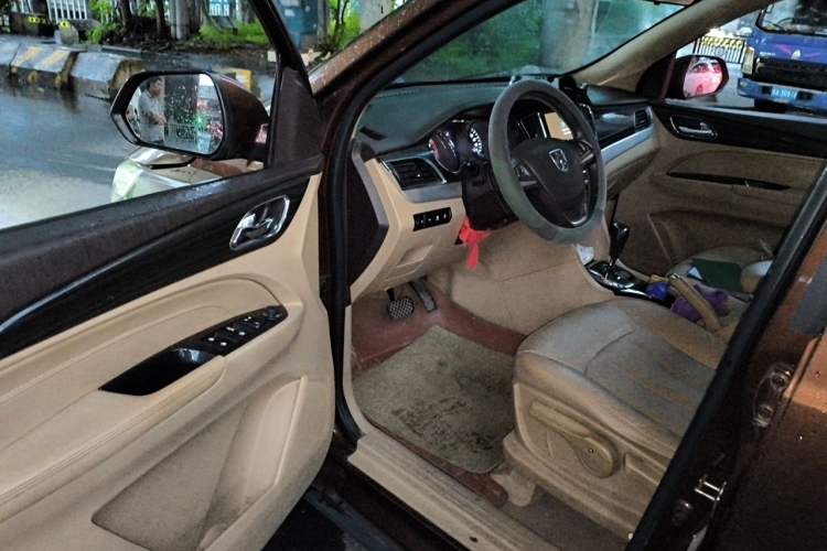 Used Baojun 730 2016 1.8L iAMT Luxury Model 7 Seats Driver Seat