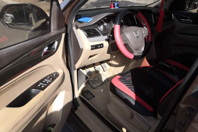Used Baojun 730 2016 1.5L Manual Comfort Version 7 Seats China V Emission Standard Driver Seat