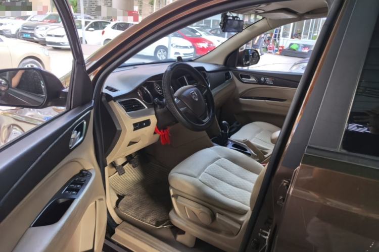 Used Baojun 730 2016 Revised 1.5L Manual Standard Version 7 Seats China V Emission Standard Driver Seat