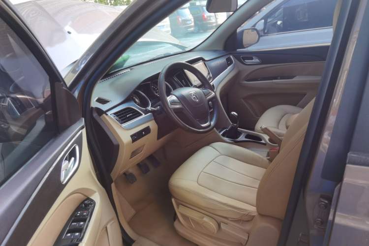 Used Baojun 730 2016 Revised 1.5L Manual Standard Version 7 Seats China V Emission Standard Driver Seat