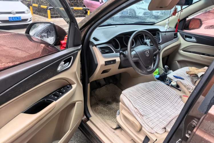 Used Baojun 730 2016 Revised 1.5L Manual Standard Version 7 Seats China V Emission Standard Driver Seat