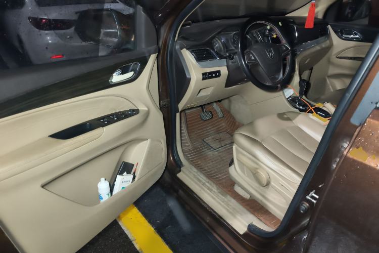 Used Baojun 730 2016 1.8L iAMT Luxury Model 7 Seats Driver Seat