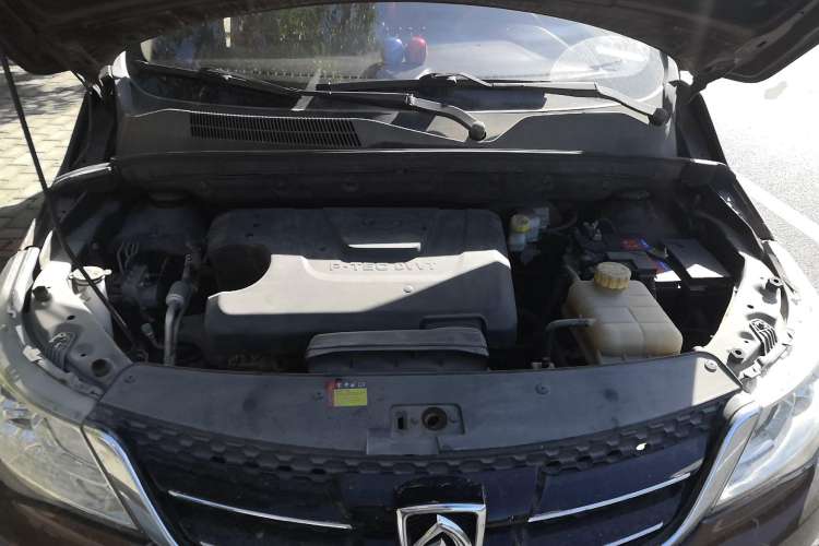Used Baojun 730 2016 1.5L Manual Comfort Version 7 Seats China V Emission Standard Engine Bay