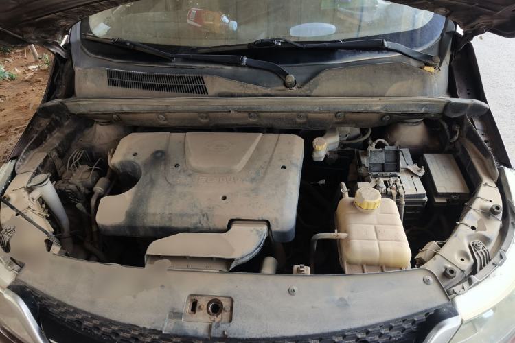Used Baojun 730 2016 Revised 1.5L Manual Standard Version 7 Seats China V Emission Standard Engine Bay