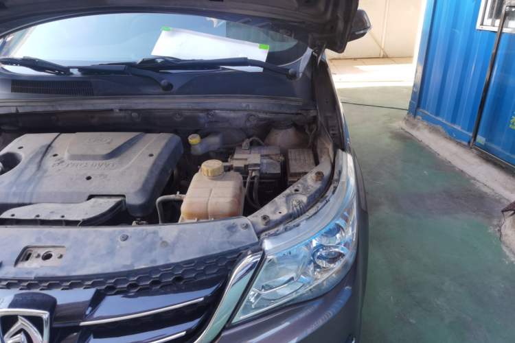 Used Baojun 730 2016 Revised 1.5L Manual Standard Version 7 Seats China V Emission Standard Engine Bay Left
