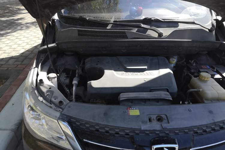 Used Baojun 730 2016 1.5L Manual Comfort Version 7 Seats China V Emission Standard Engine Bay Right