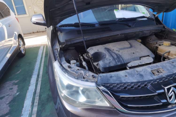 Used Baojun 730 2016 Revised 1.5L Manual Standard Version 7 Seats China V Emission Standard Engine Bay Right