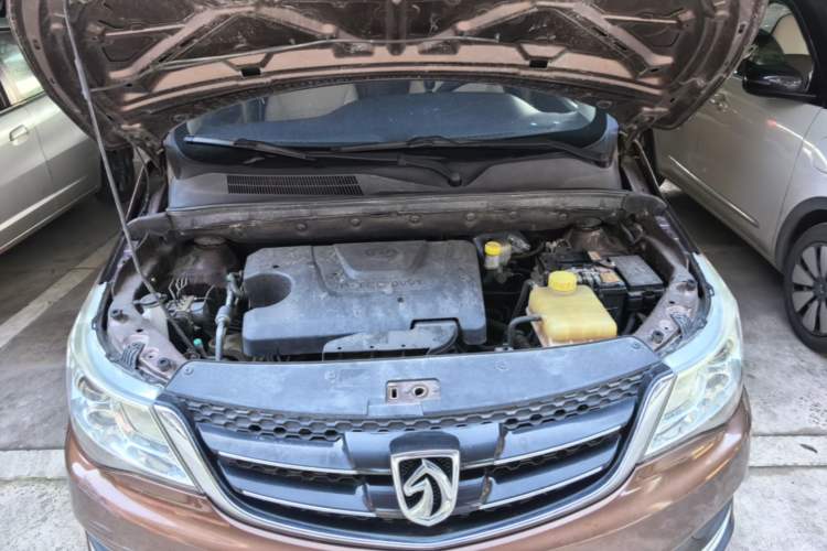 Used Baojun 730 2016 Revised 1.5L Manual Standard Version 7 Seats China V Emission Standard Engine Bay