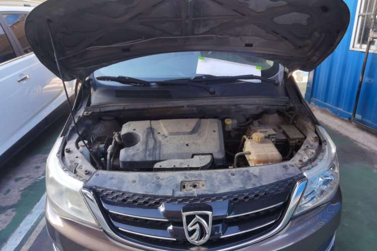 Used Baojun 730 2016 Revised 1.5L Manual Standard Version 7 Seats China V Emission Standard Engine Bay