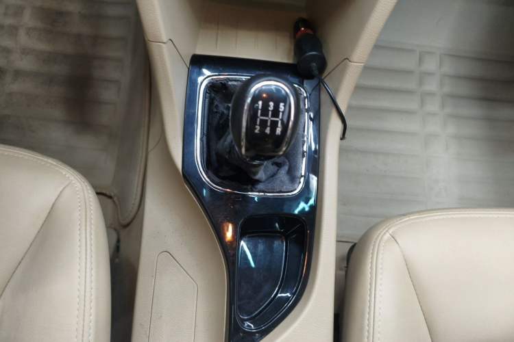 Used Baojun 730 2016 1.8L Manual Luxury Edition 7 Seats Gear Lever