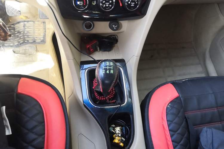 Used Baojun 730 2016 1.5L Manual Comfort Version 7 Seats China V Emission Standard Gear Lever