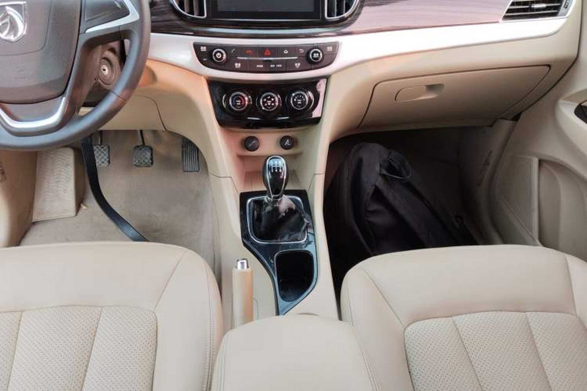 Used Baojun 730 2016 1.5L Manual Comfort Version 7 Seats China V Emission Standard Gear Lever