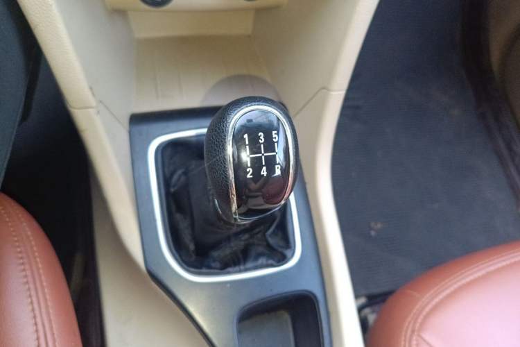 Used Baojun 730 2016 1.5L Manual Value Edition 7 Seats China V Emission Standard Gear Lever