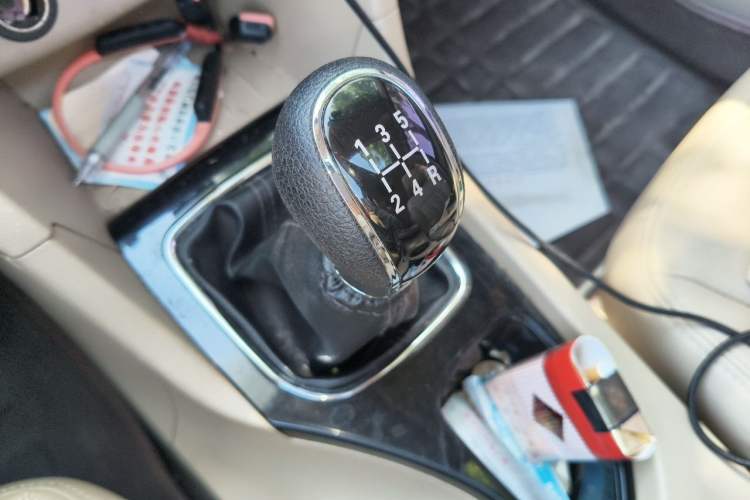 Used Baojun 730 2016 1.8L Manual Luxury Edition 7 Seats Gear Lever