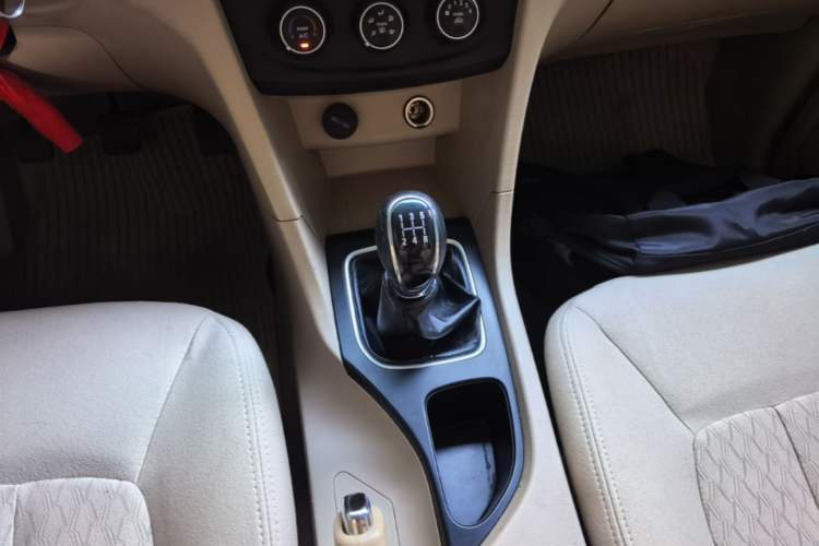 Used Baojun 730 2016 Revised 1.5L Manual Standard Version 7 Seats China V Emission Standard Gear Lever