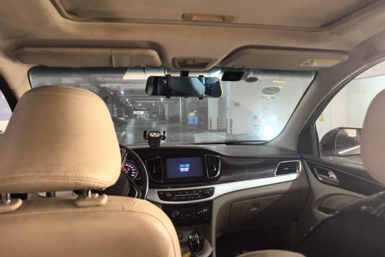 Used Baojun 730 2016 1.5L Manual Comfort Version 7 Seats China V Emission Standard Headliner