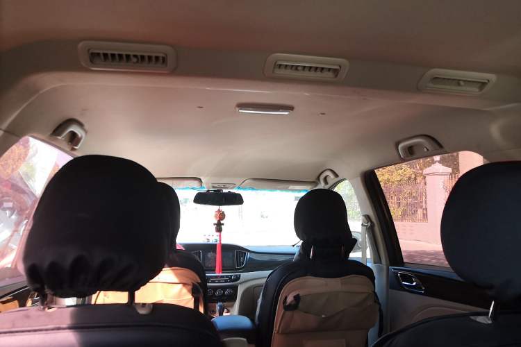 Used Baojun 730 2016 1.5L Manual Comfort Version 7 Seats China V Emission Standard Headliner