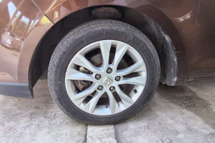 Used Baojun 730 2016 Revised 1.5L Manual Standard Version 7 Seats China V Emission Standard Left Front Wheel Hub